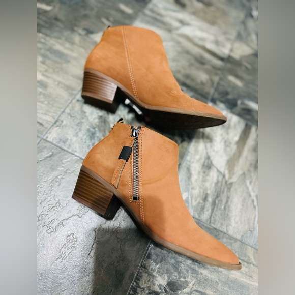 Ankle Boots - Picture 3 of 6